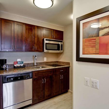 Homewood Suites By Hilton Woodbridge Bagian luar foto