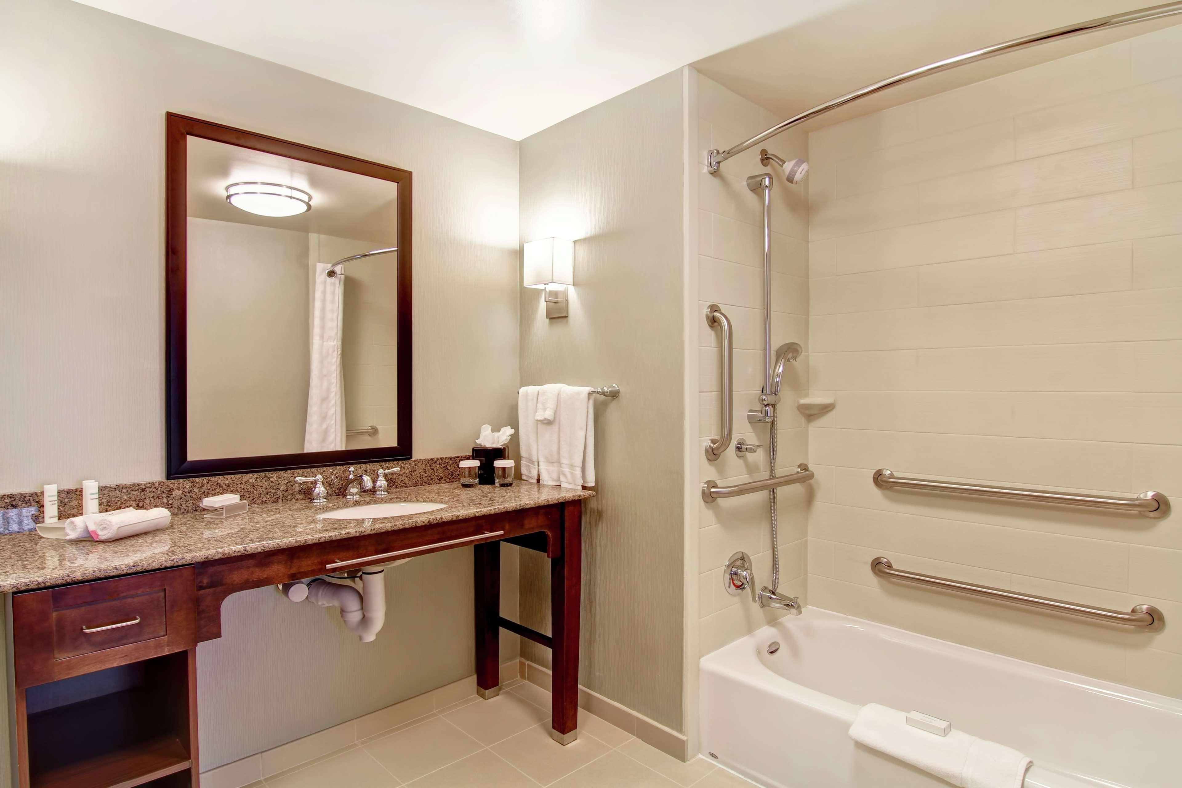 Homewood Suites By Hilton Woodbridge Bagian luar foto