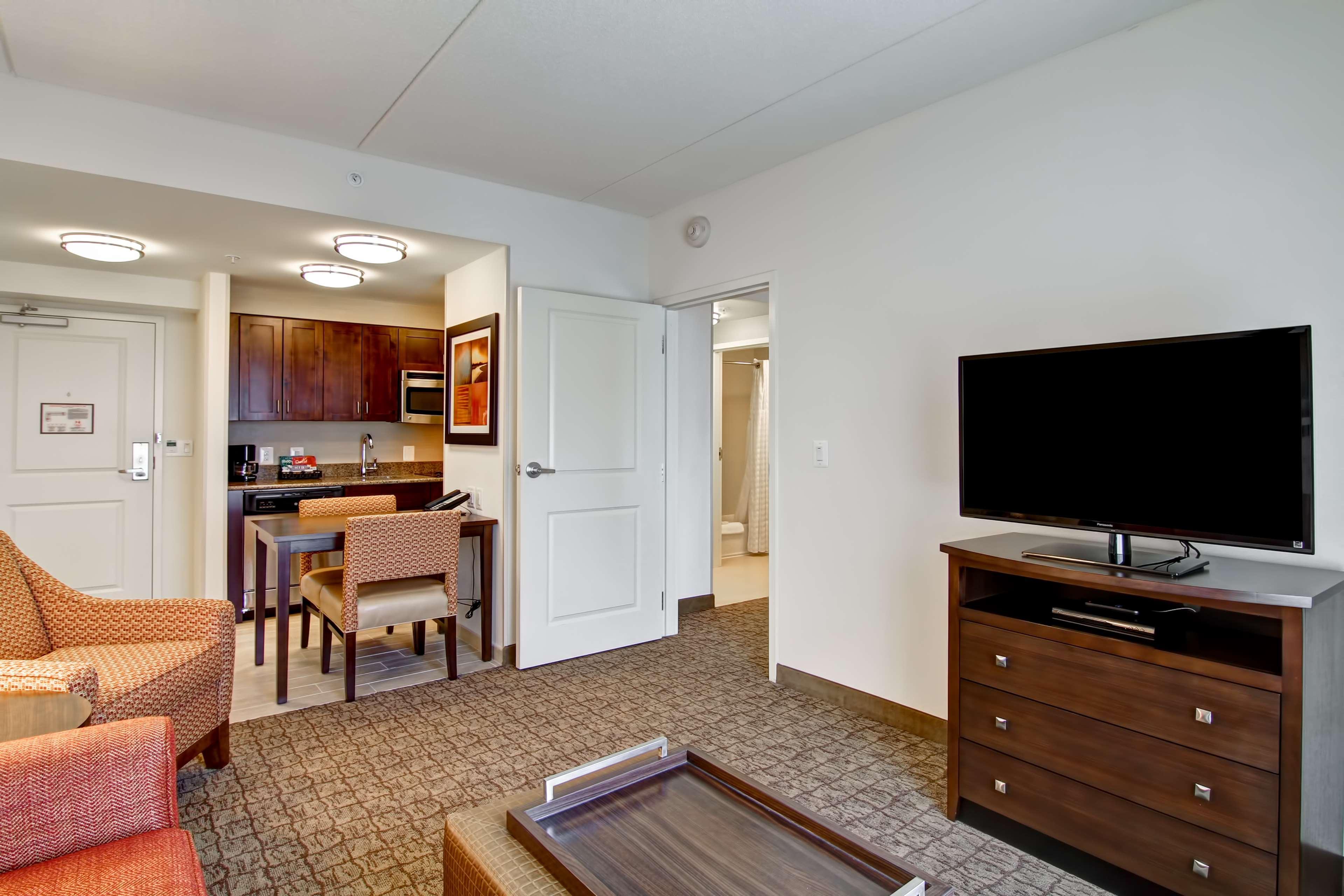 Homewood Suites By Hilton Woodbridge Bagian luar foto