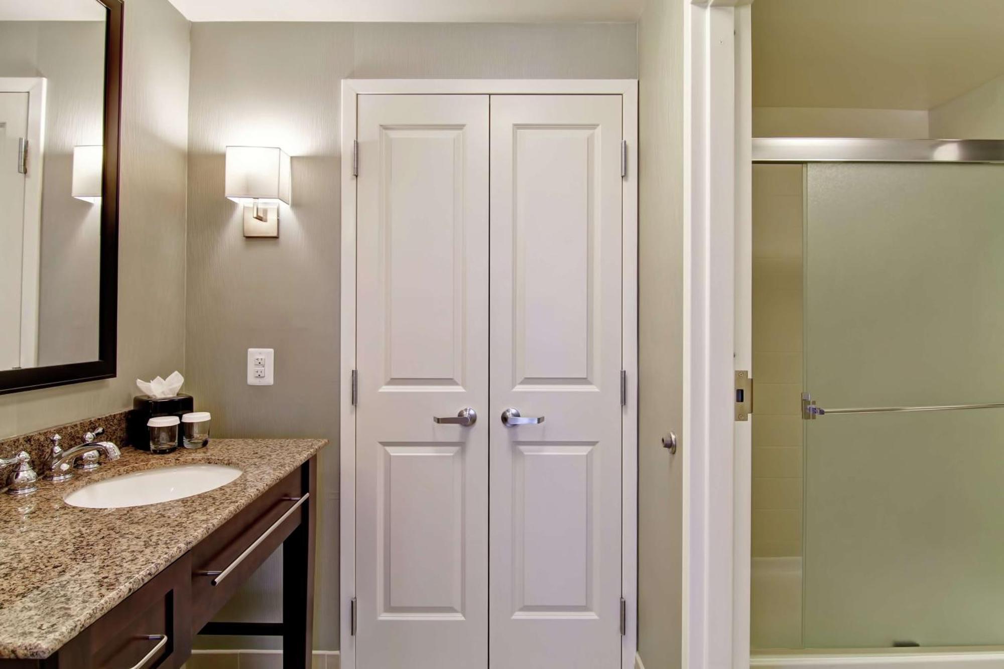 Homewood Suites By Hilton Woodbridge Bagian luar foto
